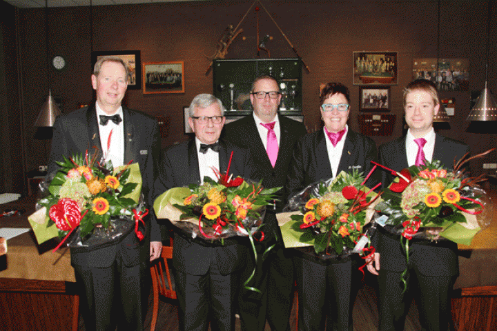 Harmonie St. Caecilia Nieuwenhagen zette 5 jubilarissen in het zonnetje.